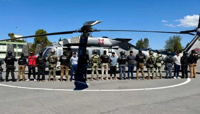 Captura FGJE a Mauro «N» y otros cuatro; encontraron armas y narcóticos
