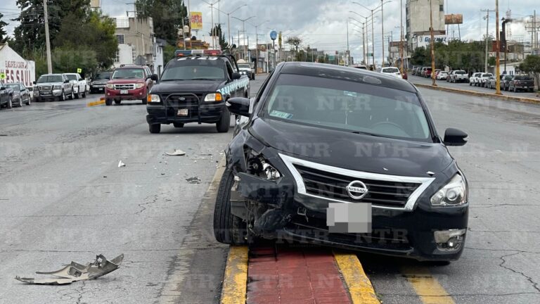 Chocan sobre avenida Enrique Estrada