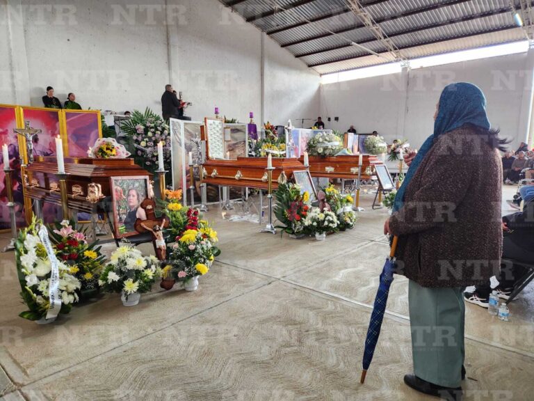 Dan el último adiós a paisanos en Pánuco