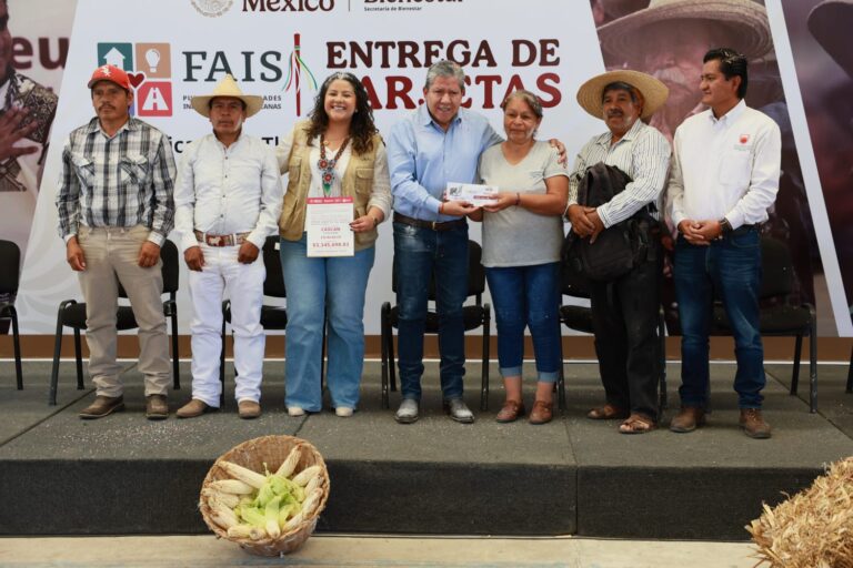Entregan tarjetas FAIS a Pueblos y Comunidades Indígenas en Cicacalco