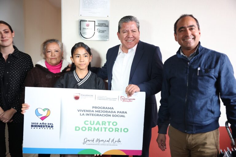 Entregan viviendas en La Peñita y Tierra y Libertad