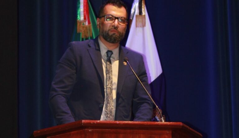 Frenada, expedición de títulos de licenciatura