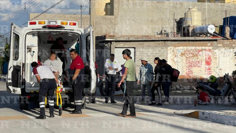 Accidente entre motos deja una lesionada