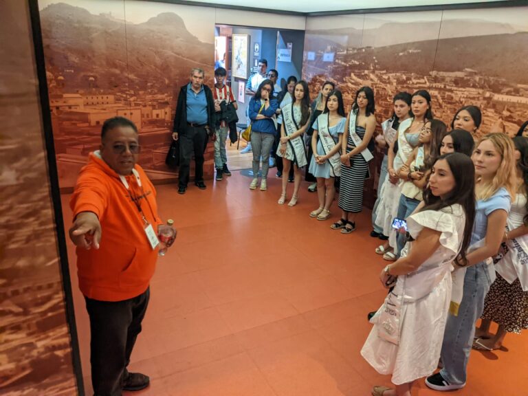 Participan 14 jóvenes en recorridos culturales por el estado