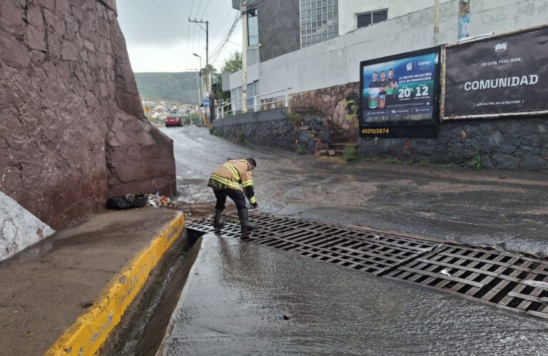 Realizan trabajos de limpieza alcantarillas de Guadalupe