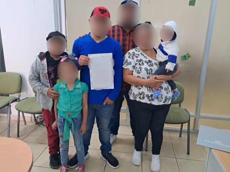 Reintegran a diez menores con sus familias de origen