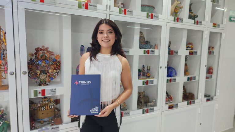 Se gradúa 1ra generación Trinus de la UVC