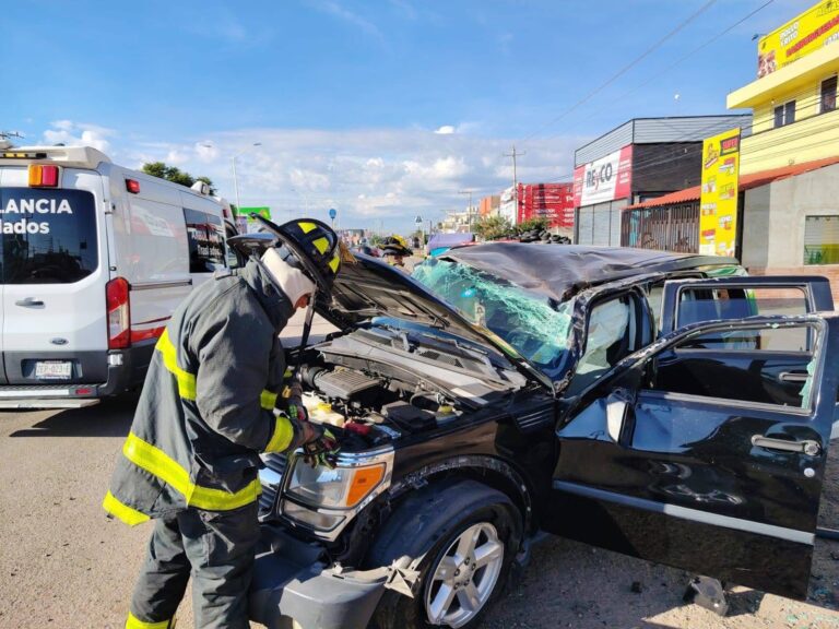Vuelca mujer sobre carretera Sauceda de la Borda