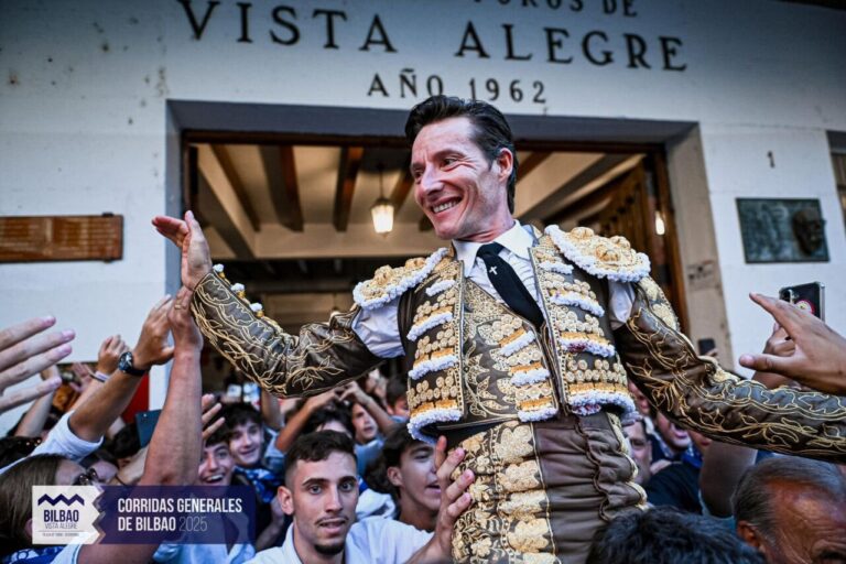 Diego Urdiales triunfa con rotundidad en Bilbao