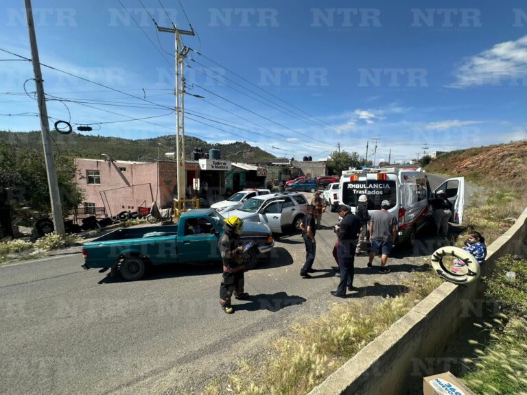 Chocan conductores de camionetas en paseo Díaz Ordaz