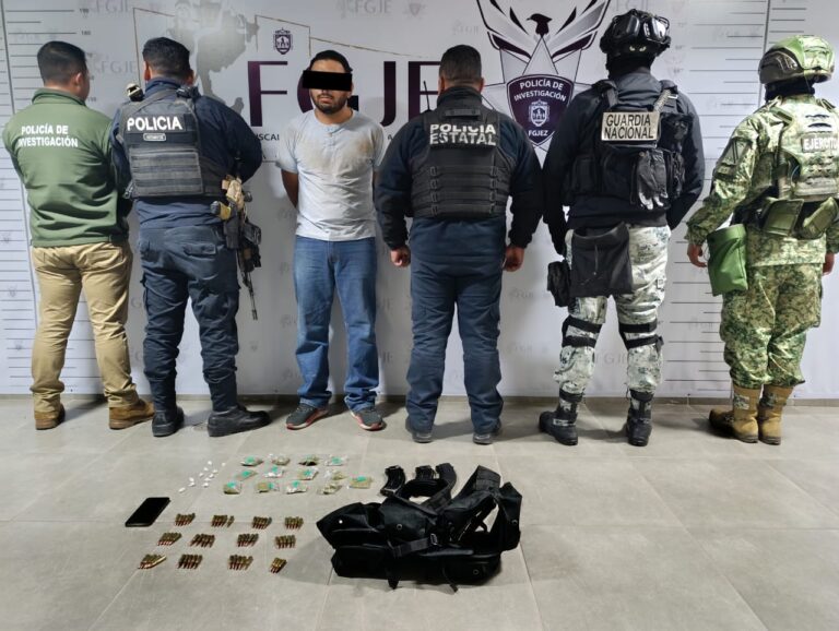 Lo detienen en Villa García y le aseguran droga, cargadores y cartuchos