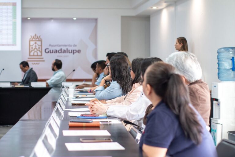 Capacitan a casi 8 mil servidores públicos de Guadalupe