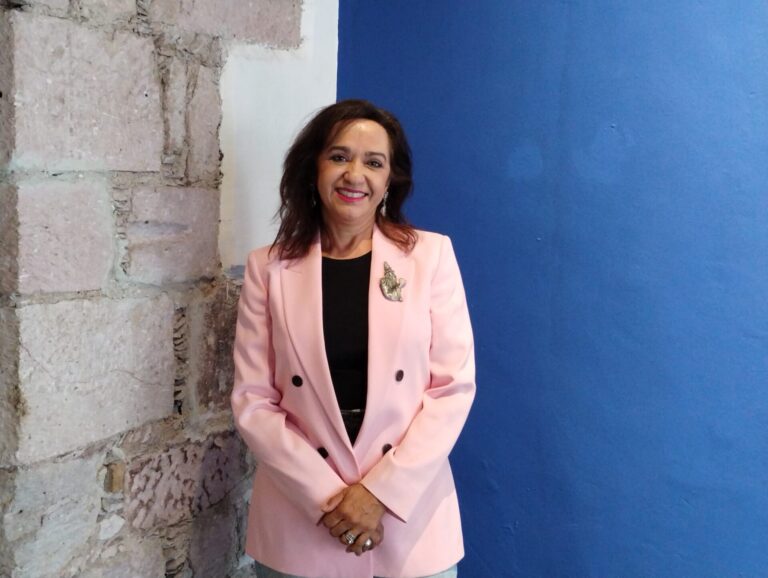 Anuncia Esperanza Muñoz su primera expo individual