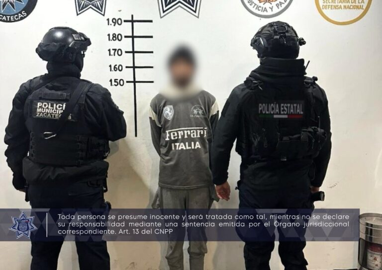 Detienen a hombre por presunto robo a transeúnte