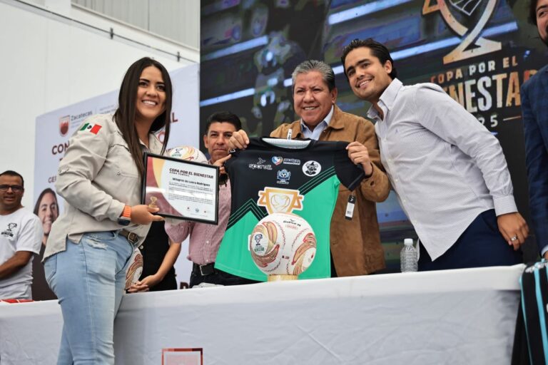 Debutan equipos de futbol femenil dentro de la Copa por el Bienestar