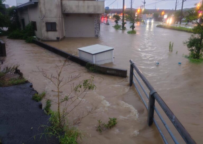 Dejan desaparecidos fuertes lluvias en el suroeste de Japón