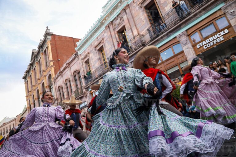 Organizan festivales del folclor y de la diversidad