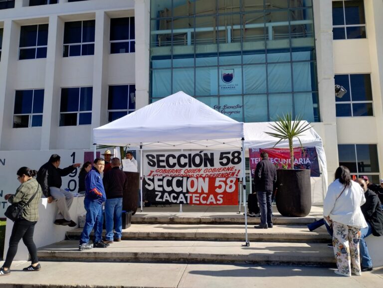 Maestros exigen pago de retroactivo