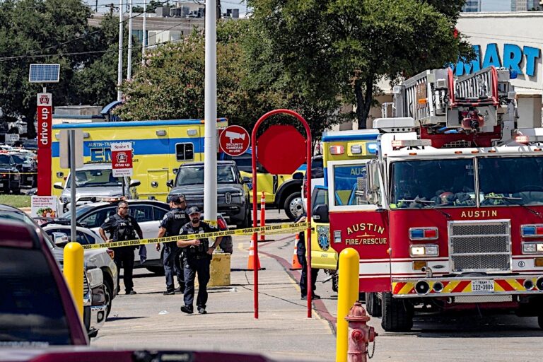 Mueren personas en Austin tras tiroteo en aparcamiento