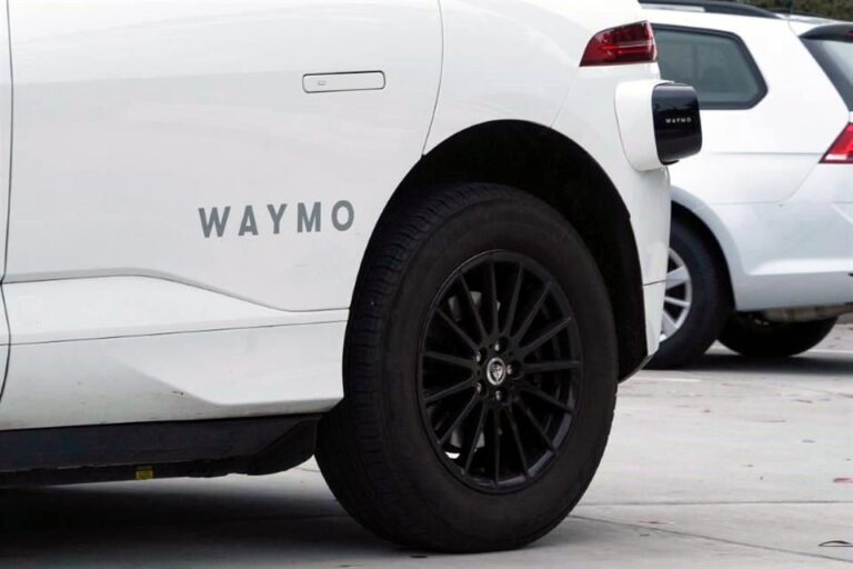 Obtiene Waymo permiso para operar vehículos autónomos en NY
