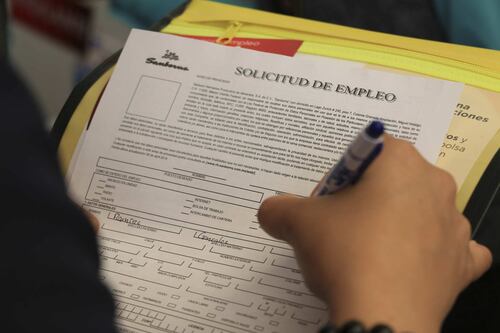 Pega desempleo a profesionistas