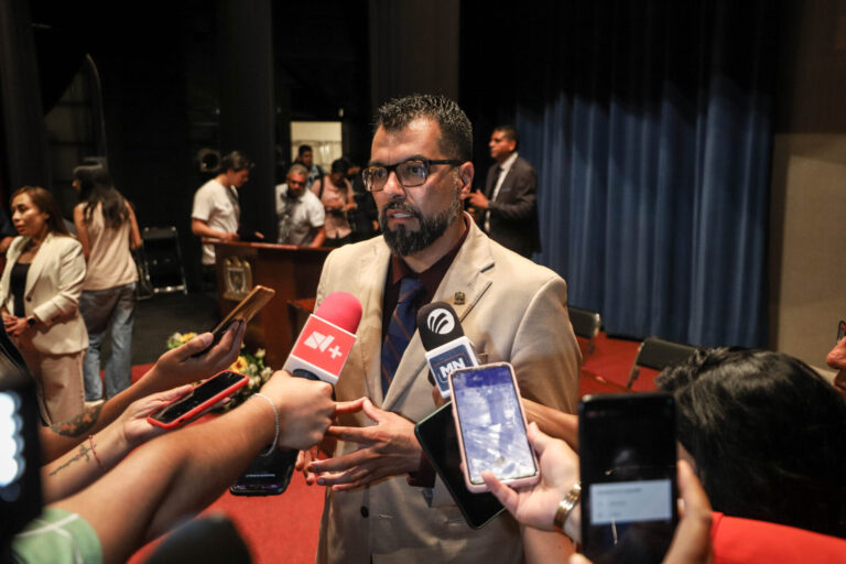 Revisarán denuncia de becas revocadas en Ciencias Sociales