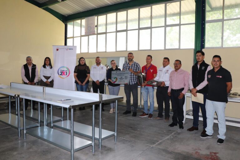 Entregan equipamiento para taller académico de agroindustrias