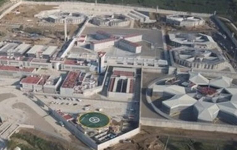 Alertan de riesgos en penales federales