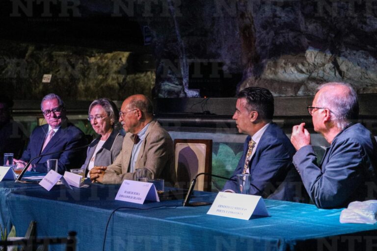 Celebran trayectoria de Alfonso López Monreal
