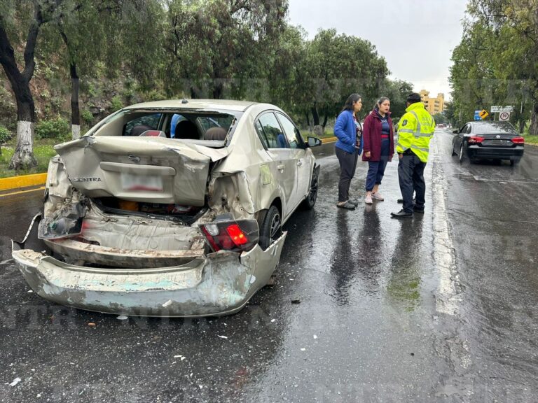 Colisionan tres vehículos en el bulevar