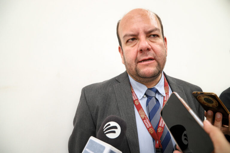 Deuda histórica, reto del nuevo rector: Estrada