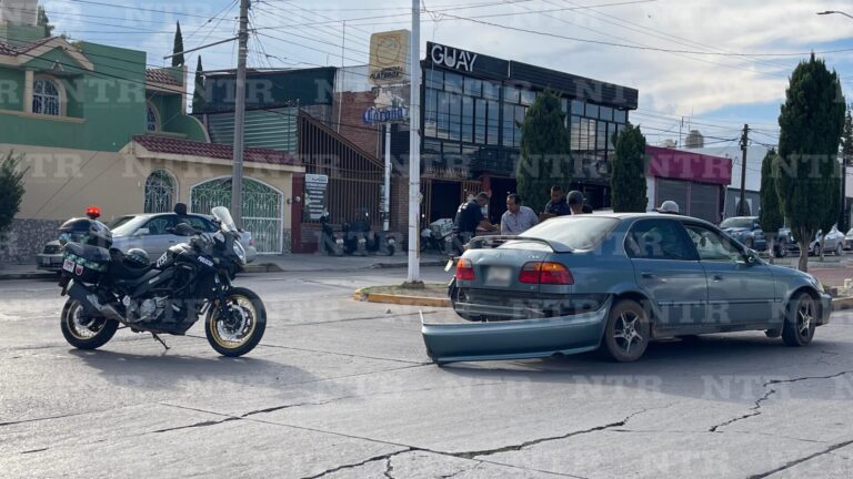 Motociclista resulta lesionado en choque por alcance