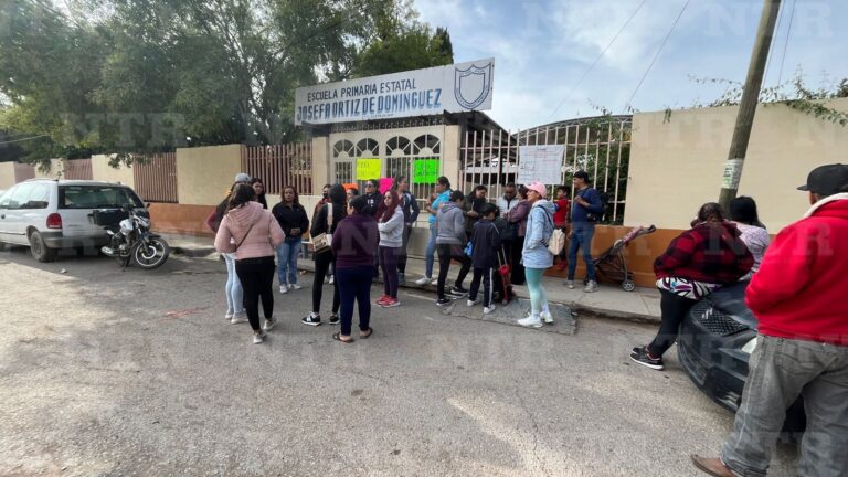 Sigue paro en la Josefa Ortiz; padres insisten en remover a director
