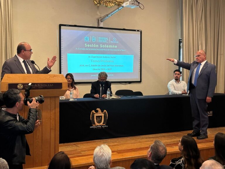 Rinde protesta nuevo director de Ciencias de la Tierra