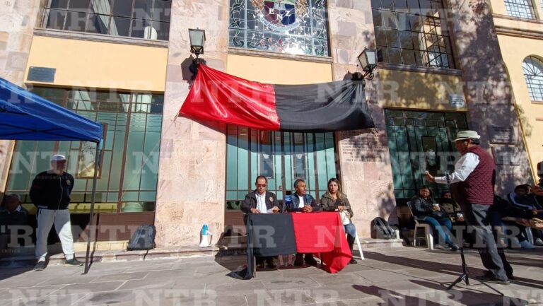 Paro del SNTE retrasa reapertura de biblioteca