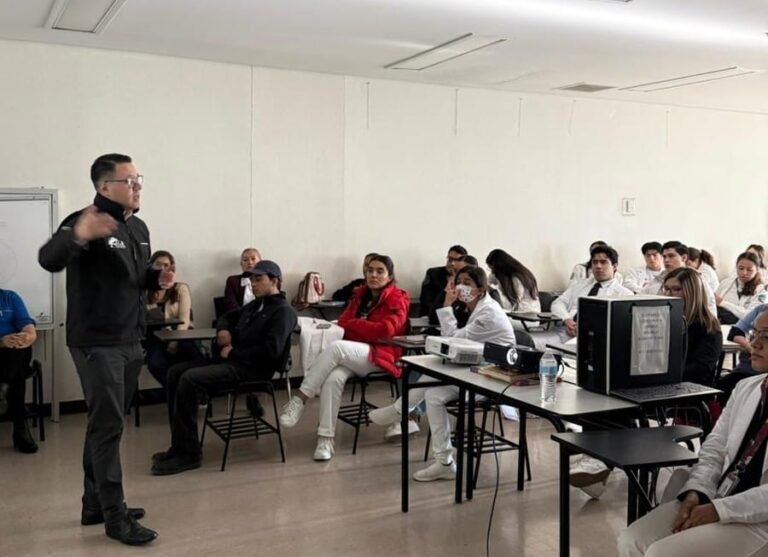 Imparte FGJE conferencia sobre derechos humanos a personal médico