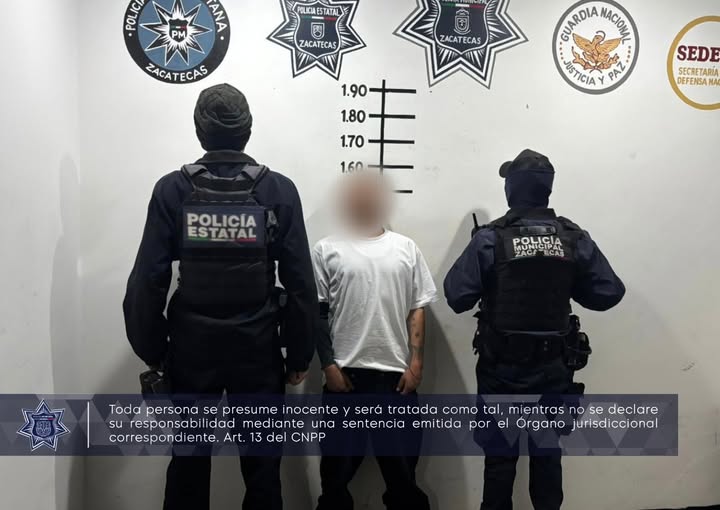 Detienen en la capital a joven por probable narcomenudeo