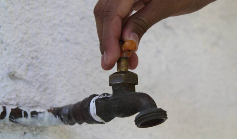 Seccionan abasto de agua en Tepetongo