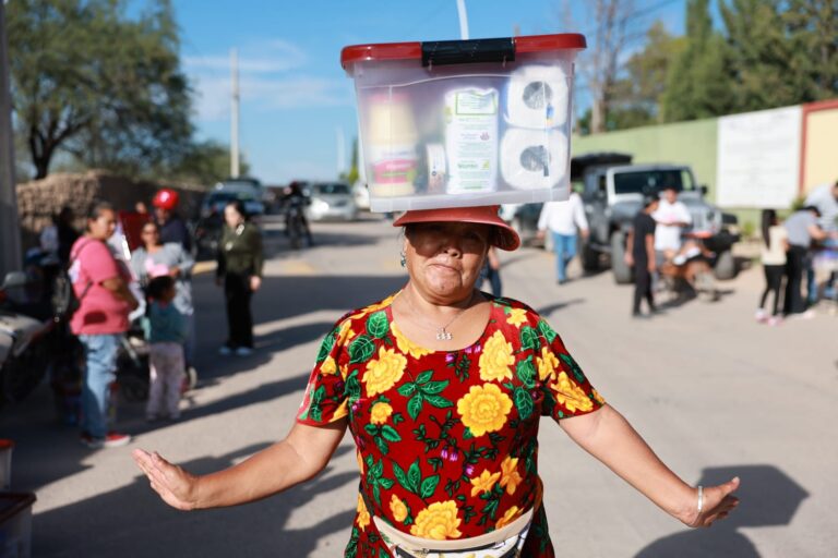 Reparten apoyos alimentarios en Río Grande