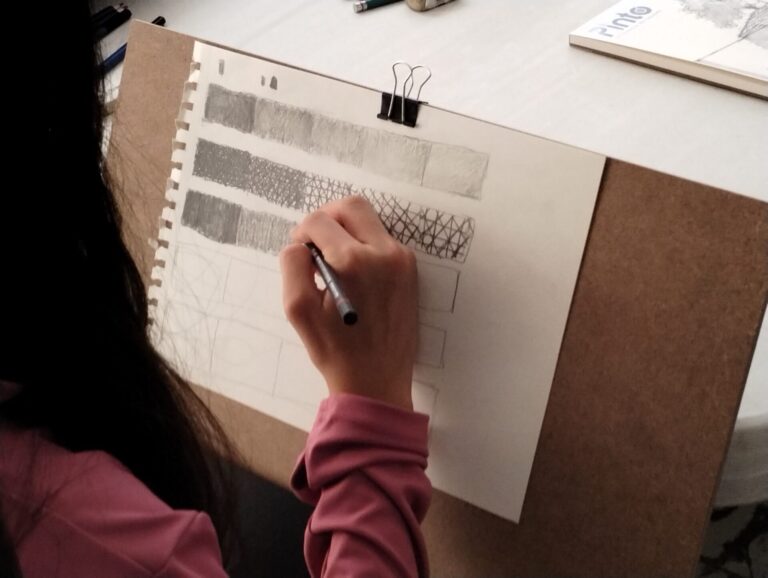 Toma el lápiz y aprende a dibujar con Angélica