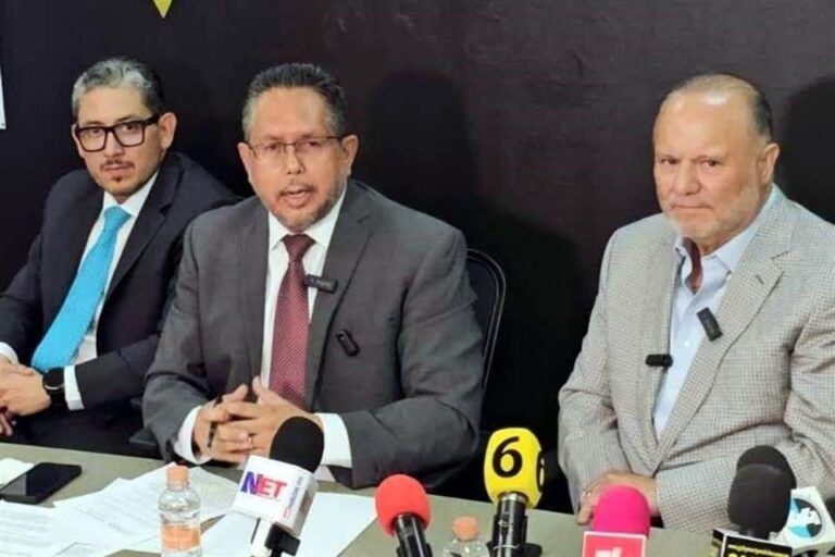 Acude César Duarte a diligencia ante FGR en CDMX