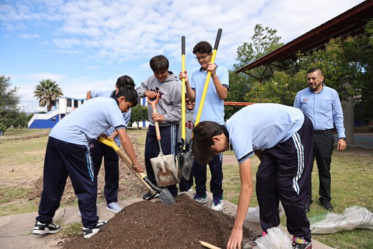 Participan estudiantes en programa “Plantando mi Futuro”