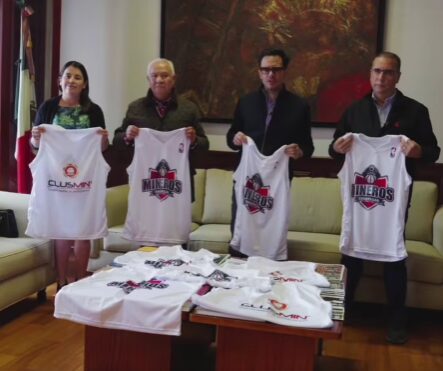 Dona clúster minero 3 mil playeras de Mineros LNBP