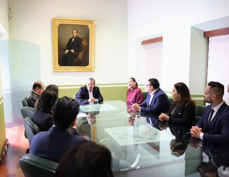 Consolida Gobernador alianza con legisladores de California