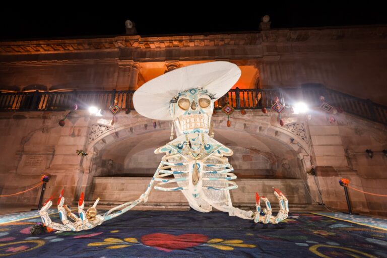 Invitan al recorrido de arcos del Festival de Día de Muertos