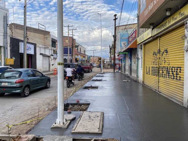 Reconstruyen calle Hidalgo en Río Grande