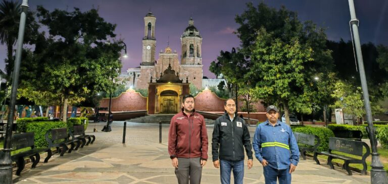 Supervisa alcalde iluminación y limpieza del Jardín Juárez