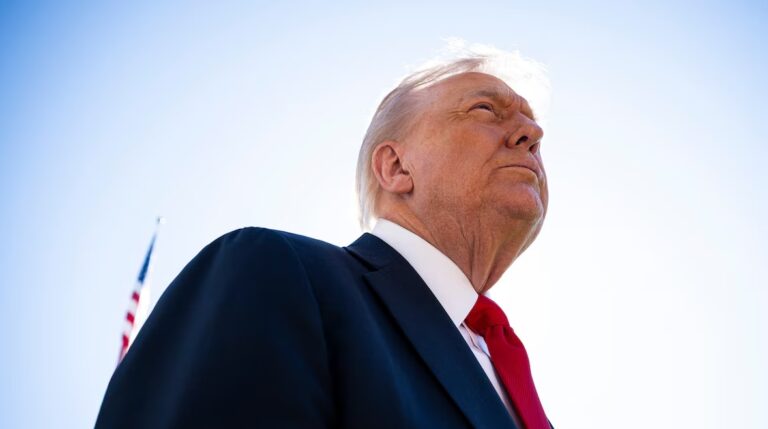Habla Trump de una guerra comercial con China