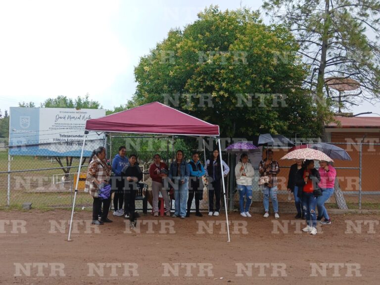 Exigen beca Rita Cetina en telesecundaria Ramón López Velarde