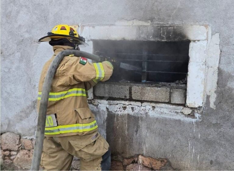 Se incendia casa habitación en Tepetongo